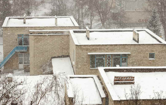 Read more about the article Preparing Your Commercial Roof for Winter: Helpful Tips